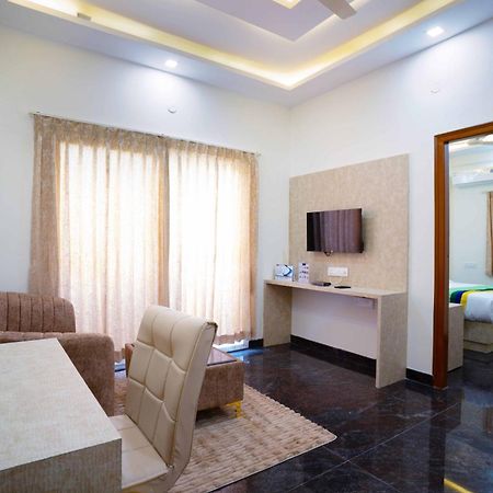 העיר בנגלור Treebo Galaxy Kings Suites, Hebbal מראה חיצוני תמונה