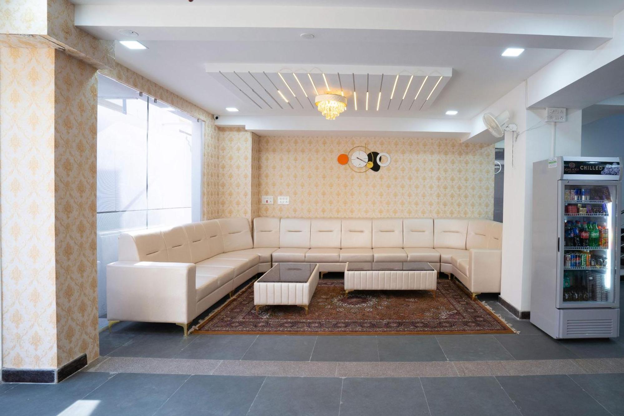 העיר בנגלור Treebo Galaxy Kings Suites, Hebbal מראה חיצוני תמונה